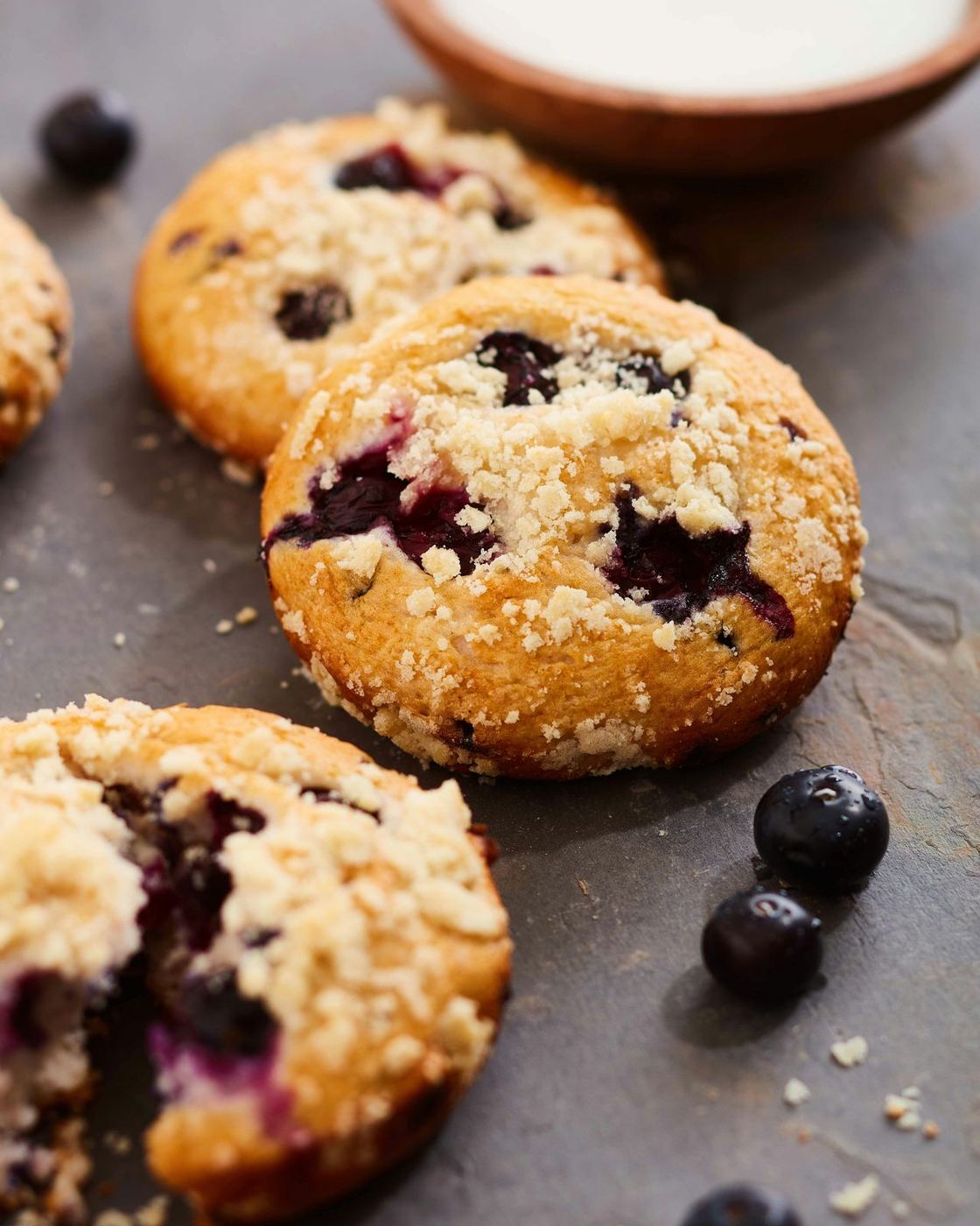 Blueberry crumb muffins